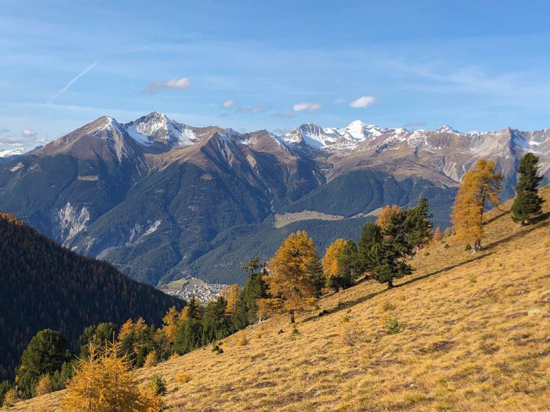 Datei:Bergwelt.jpg