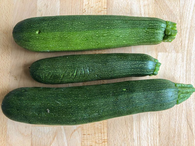 Datei:Zucchini, Fruechte.jpg