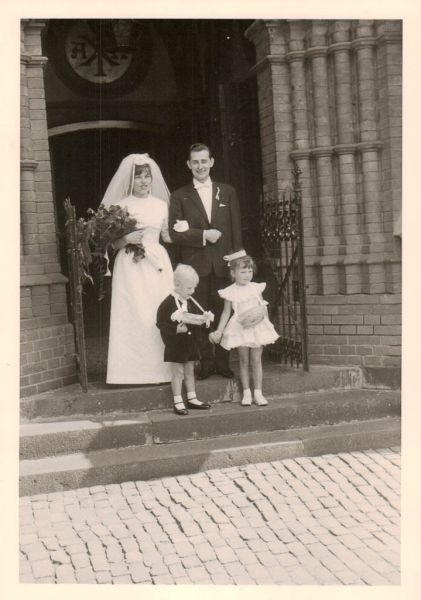 Datei:Kirchliche Hochzeit.jpg